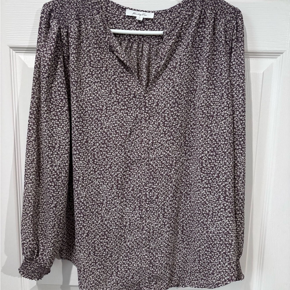 Monday Fun Top Women's Size M Purple Floral V Neck Blouse Long Sleeve